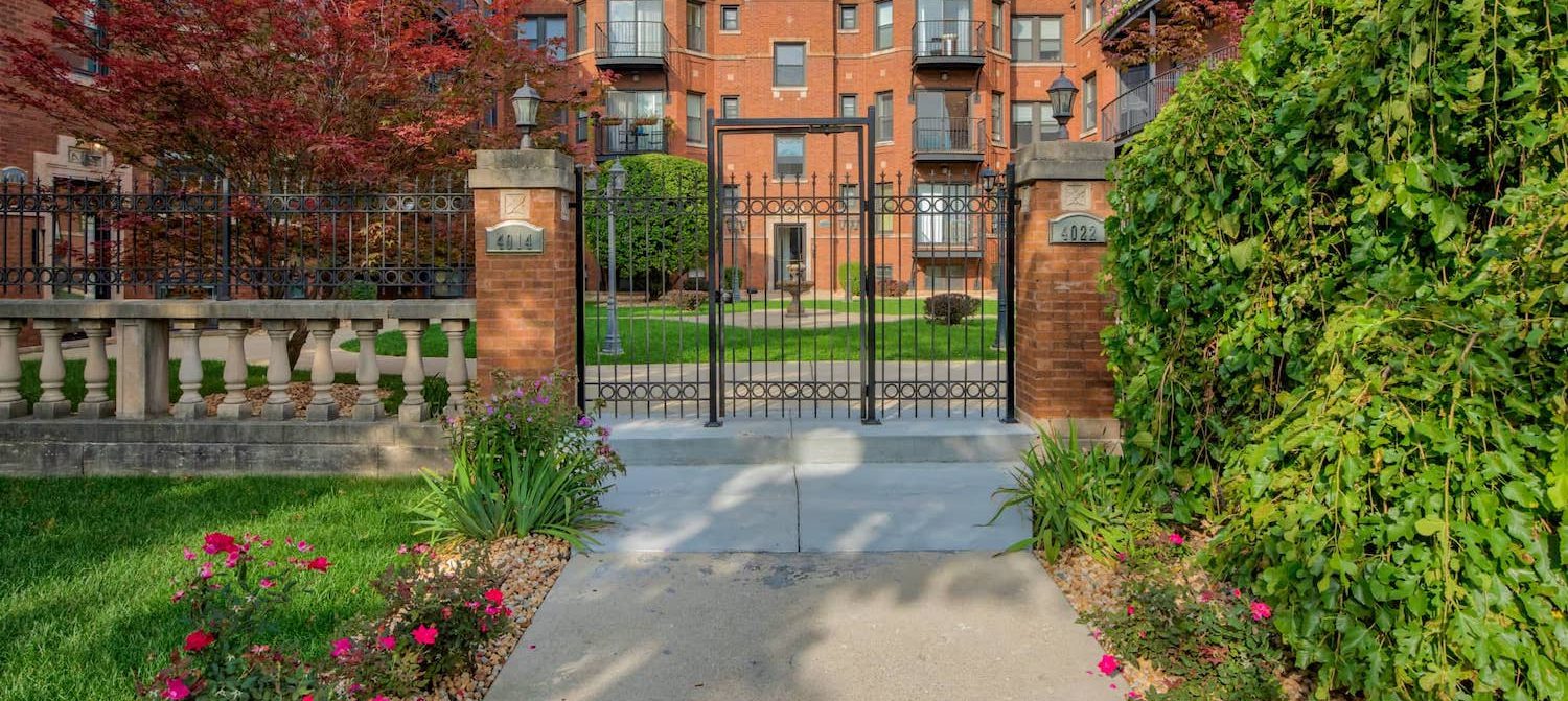 Image for 10 Gorgeous Apartment Courtyards and Gardens in Chicago
